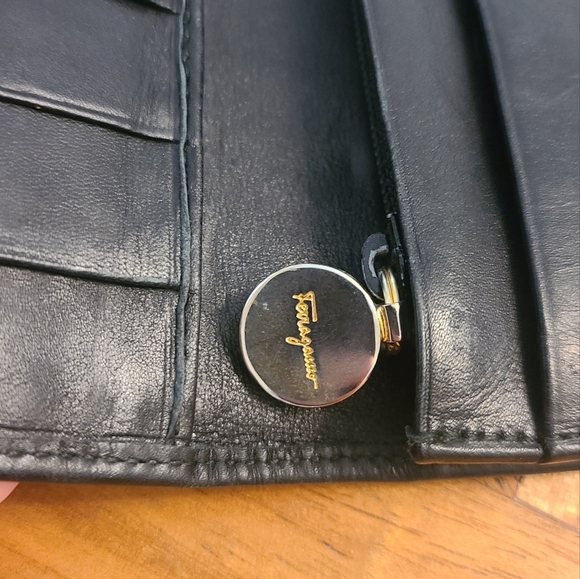 Salvatore Ferragamo Gancini Black Leather wallet with gold hardware EUC - Picture 9 of 11
